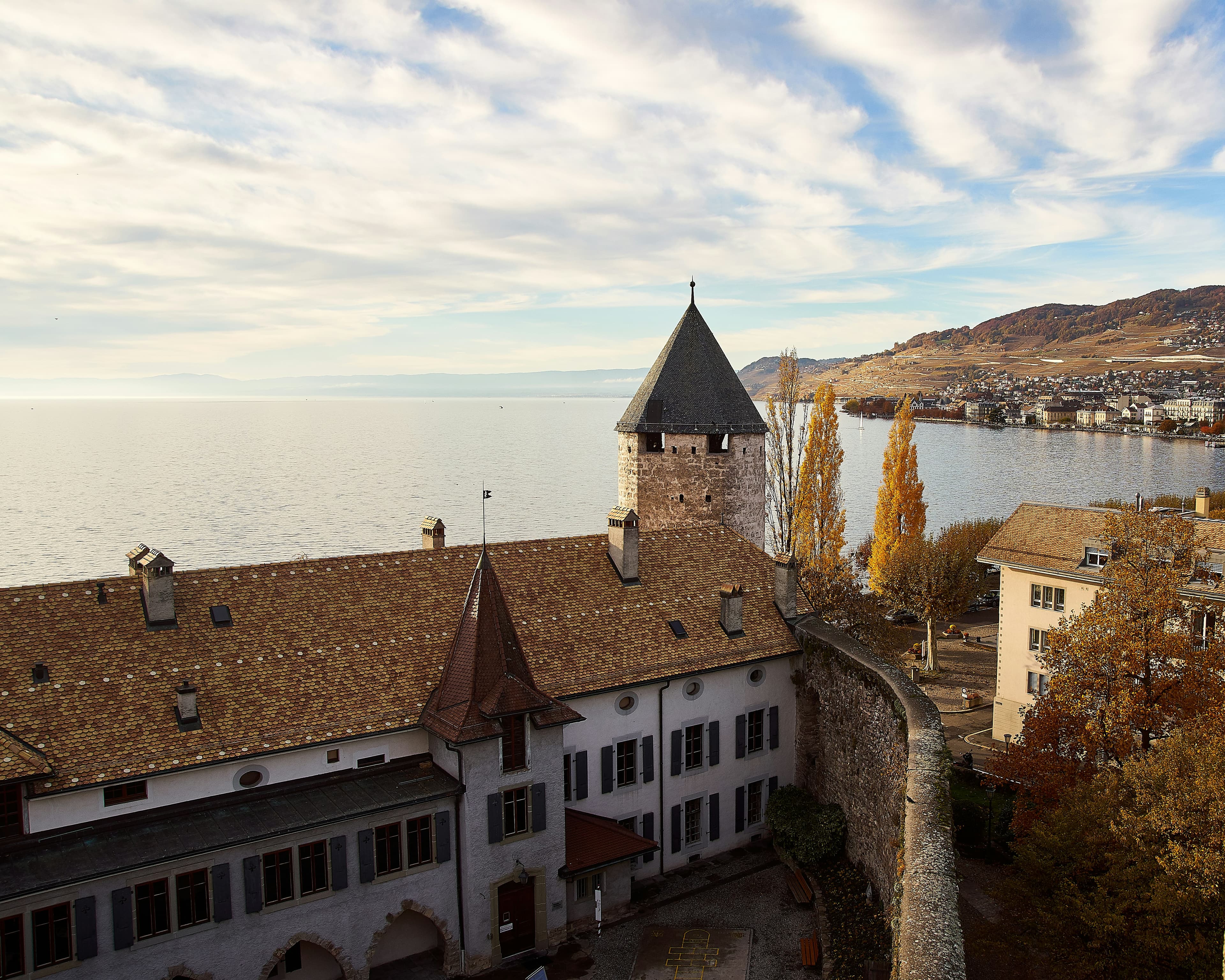 Vevey — Château et lac Léman